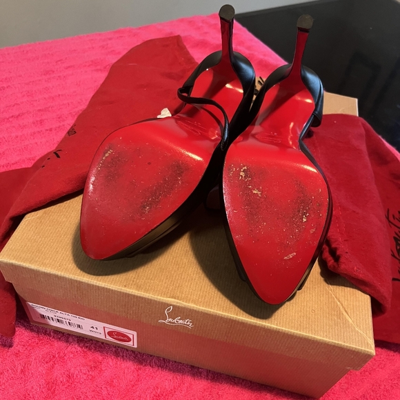 Christian Louboutin Round Chick Alta Pumps Black - Picture 6 of 6